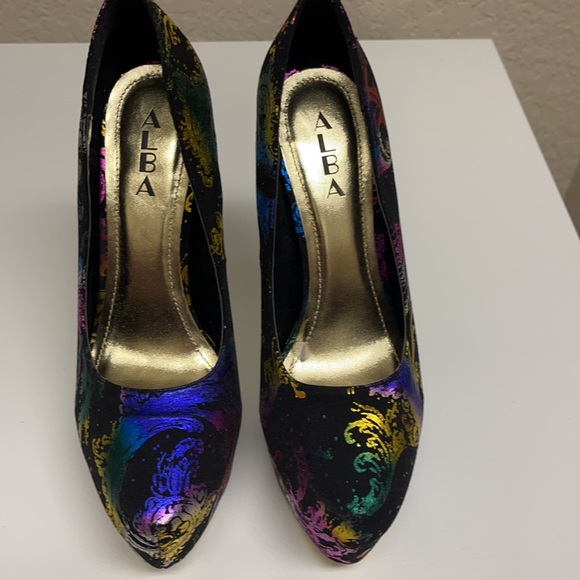 Size 9. Black multi colored heels. Worn twice. Original box. No rips. Like new - Picture 4 of 5